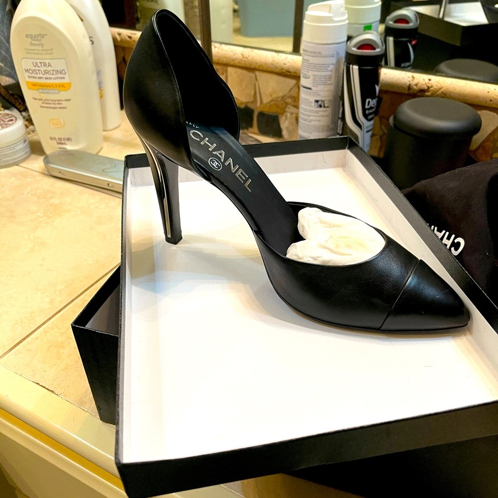 Auth Chanel pump lambskin 39.5 / 9 EUC